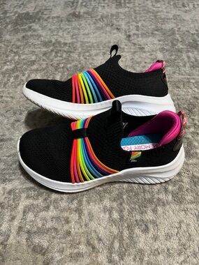 Girls Skechers air-cooled memory foam, stretch slip on sneakers. Size 12.5